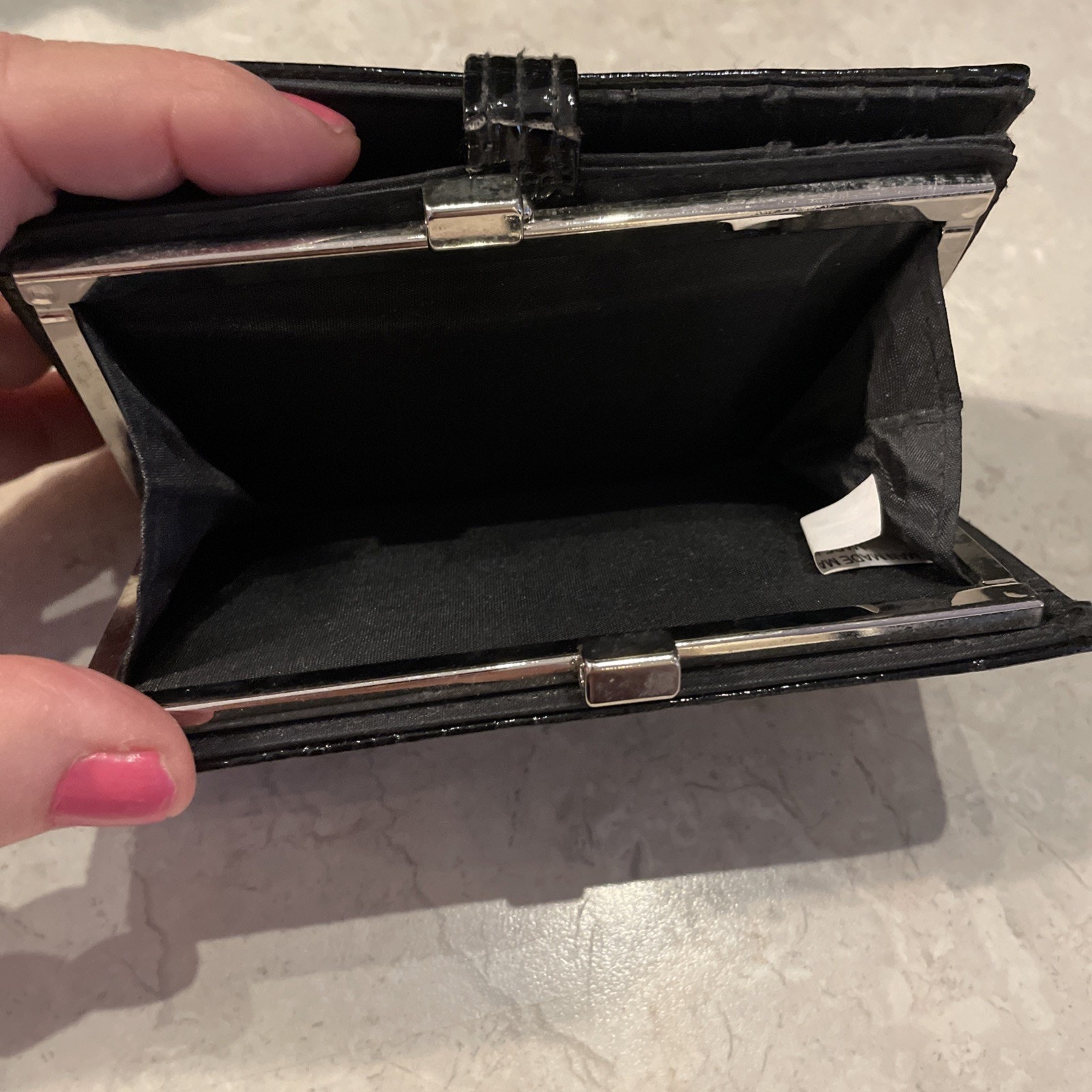 Hato Hasi Small Compact Bifold Wallet (Black) Vegan Faux Leather 5.5x3.5” — image 4 of 8
